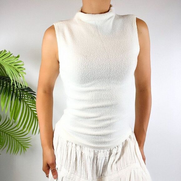 Women's Vintage White Classy Cottage Short Sleeve Knit Turtleneck Top / Small - Picture 4 of 5